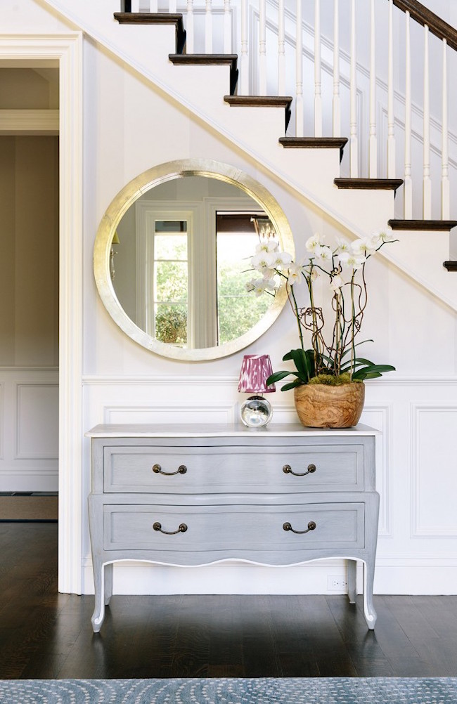 18 Elegant Entryways with Captivating Mirrors-Homesthetics