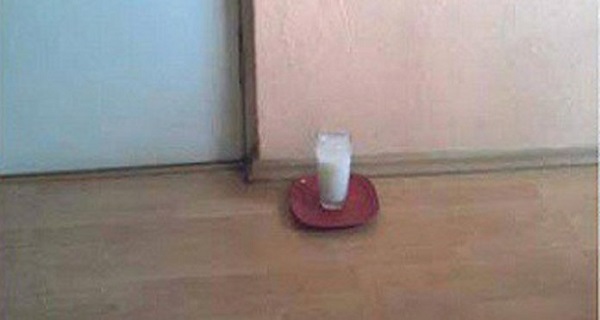 leave-a-glass-of-water-with-salt-and-vinegar-in-your-home-and-see-unbelievable-changes-in-24-hours